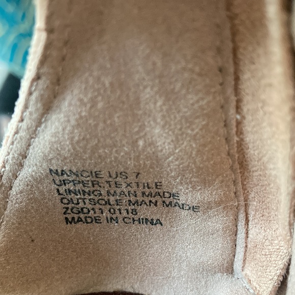 Pale Pink Sandals With Tasseled Zippers - Picture 6 of 6